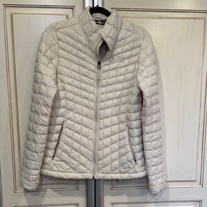 The North Face Women's thermoball cream jacket medium Jacket